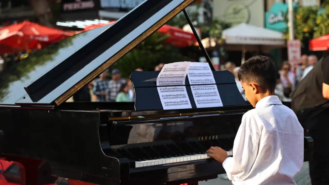 Antalya Piyano Festivali Sokaklara Taştı 2